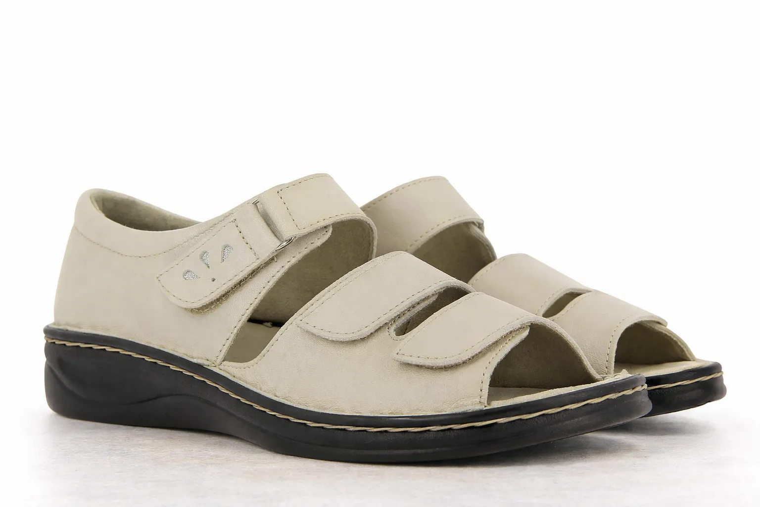 Varomed Martha Sandalette in Beige - schräge Ansicht