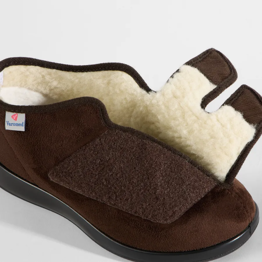 Varomed Genua Winter II Weite L Mocca schräge Ansicht