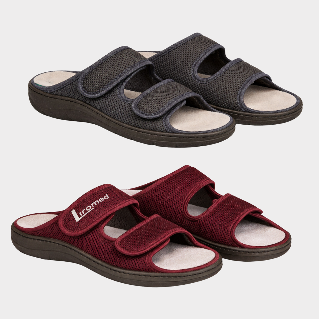 Liromed Verband-Pantoffel in Bordeaux und grau - schräge Ansicht
