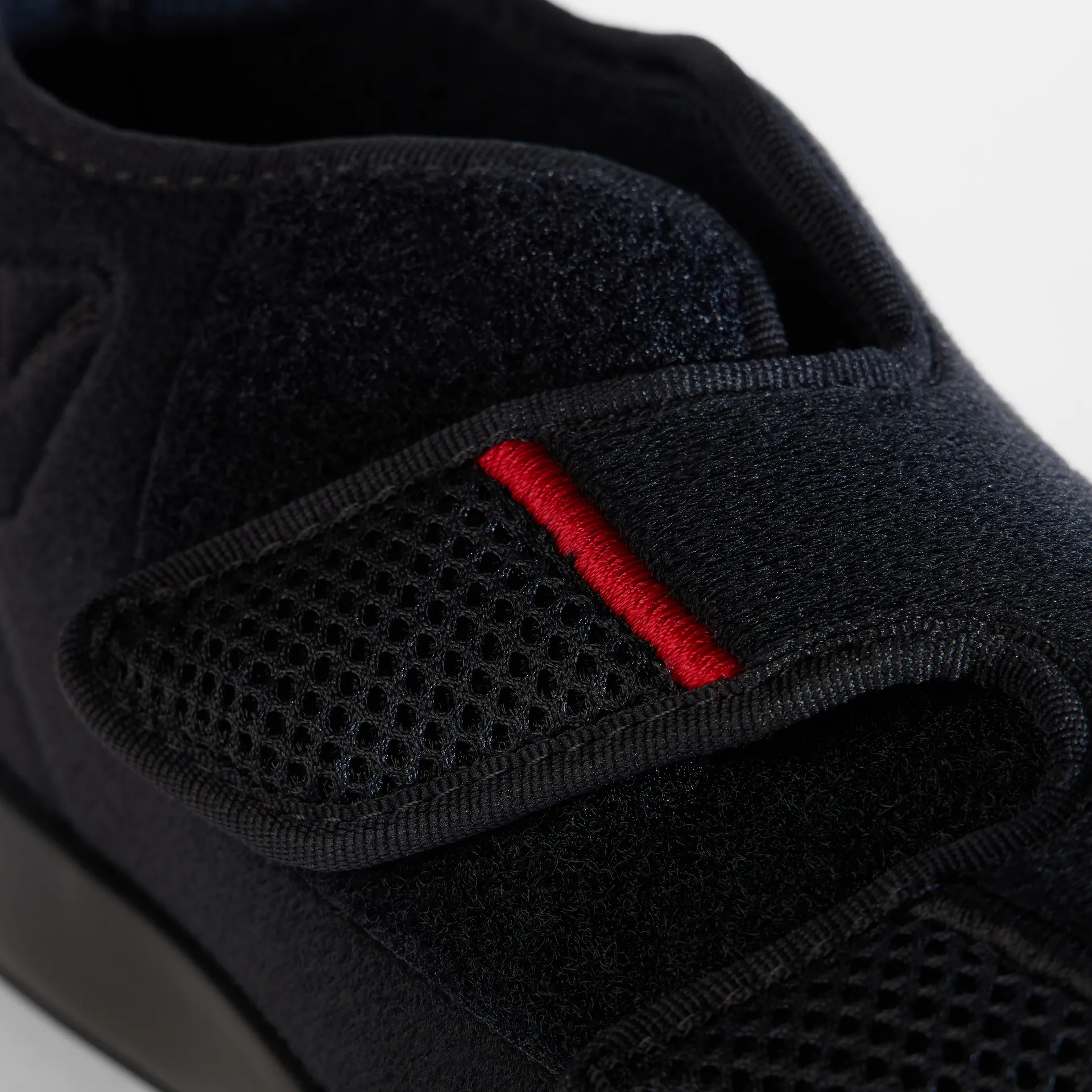 VAROMED Genua Premium Black Edition – Detailansicht des hochwertigen Klettverschlusses