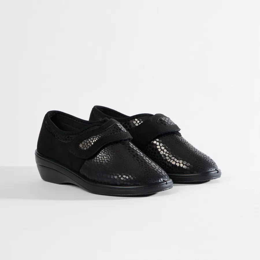 Varomed Como Halbschuh in Schwarz - schräge Ansicht