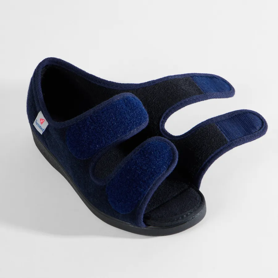 Varomed Stockholm Verbandsandale in Marine - schräge Ansicht