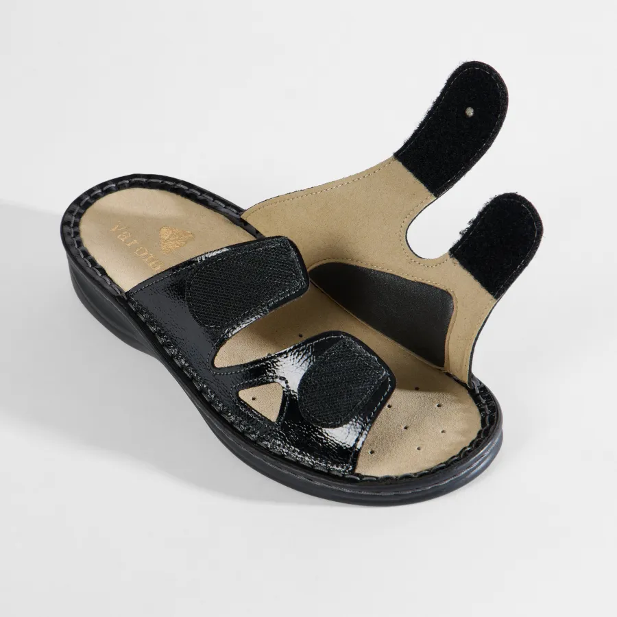 Varomed Mia Lederpantolette in Schwarz - Detailansicht