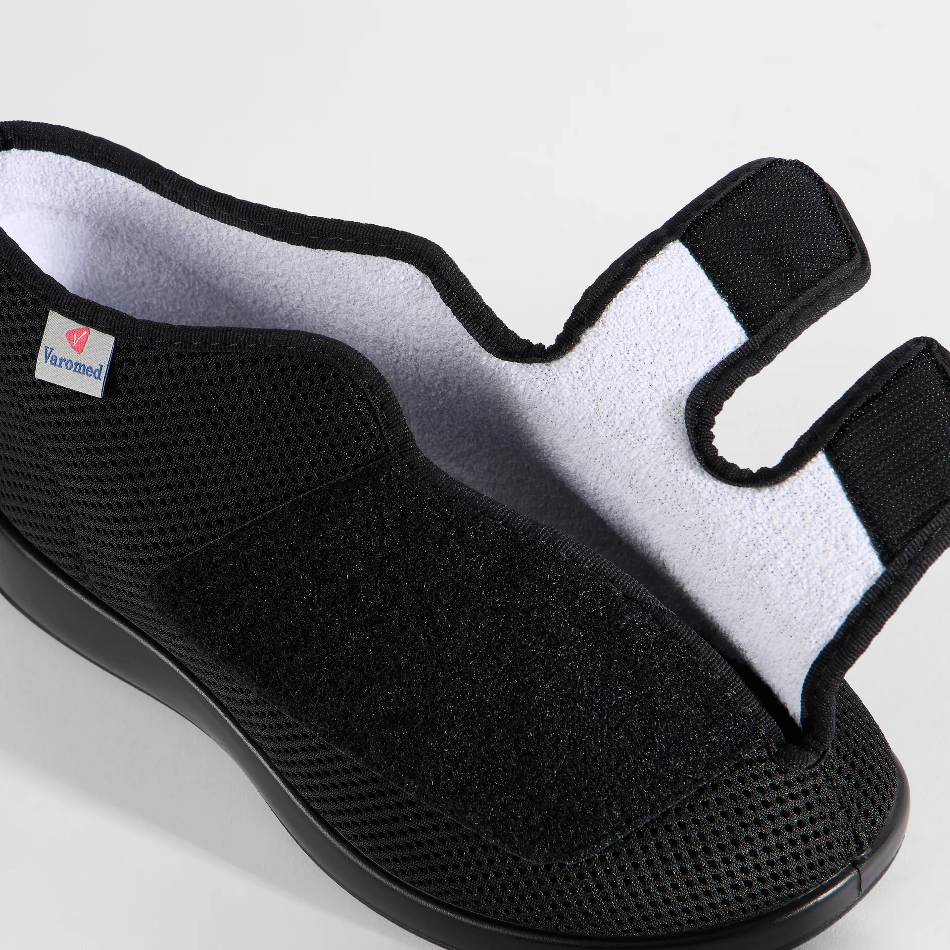 VAROMED Parma Verbandschuh Weite L – offener Klettverschluss mit sichtbarem Frotteefutter