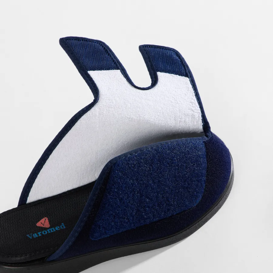 Varomed Kopenhagen Verbandpantoffel 58908 in Marine - Detailansicht