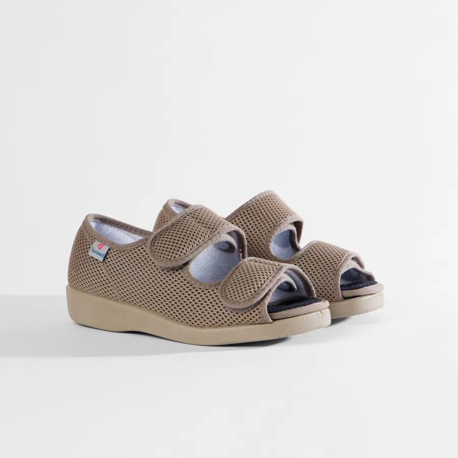 Varomed Göteborg Verbandsandale in tan - schräge Ansicht