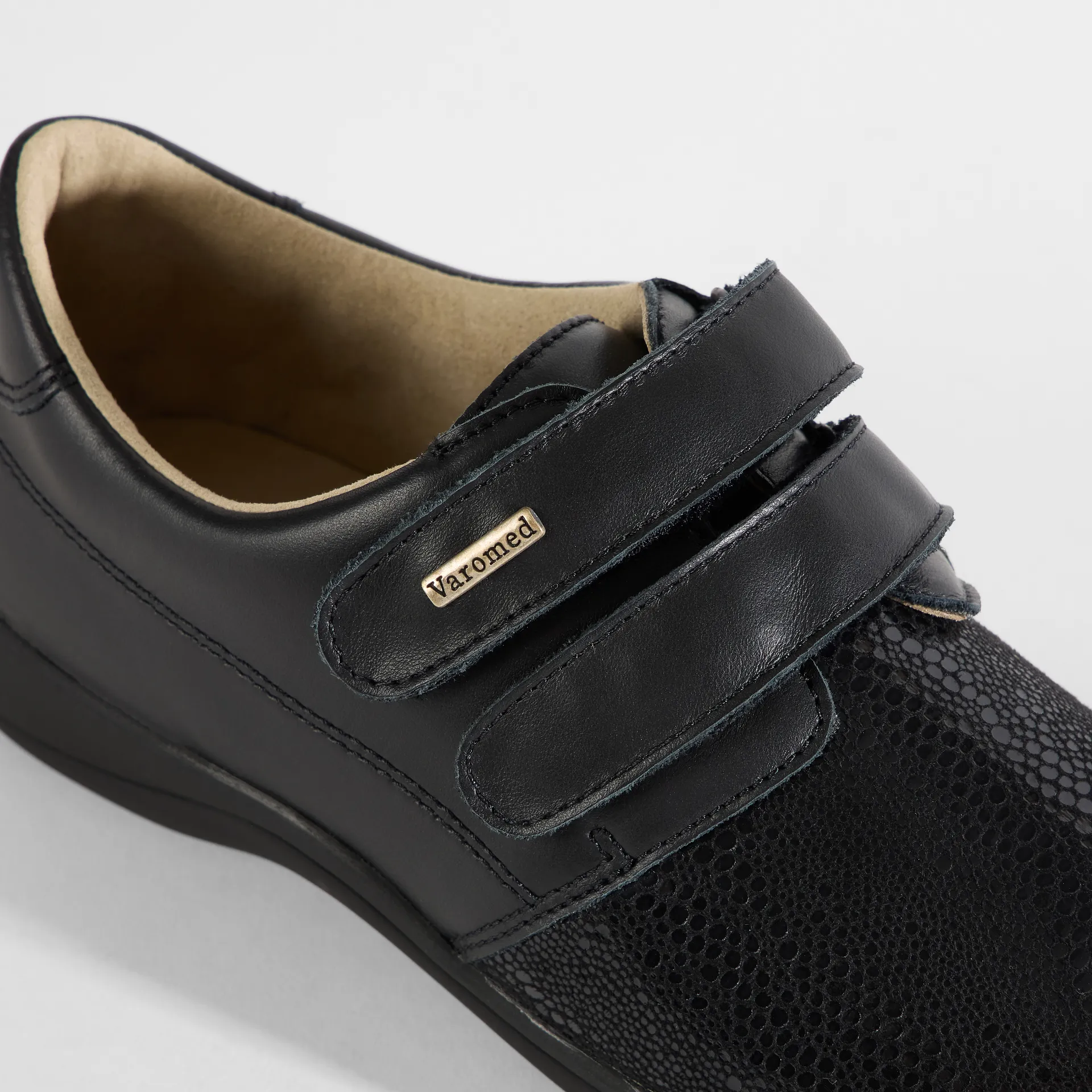 Varomed Lederschuhe Deatilansicht Klettverschluss