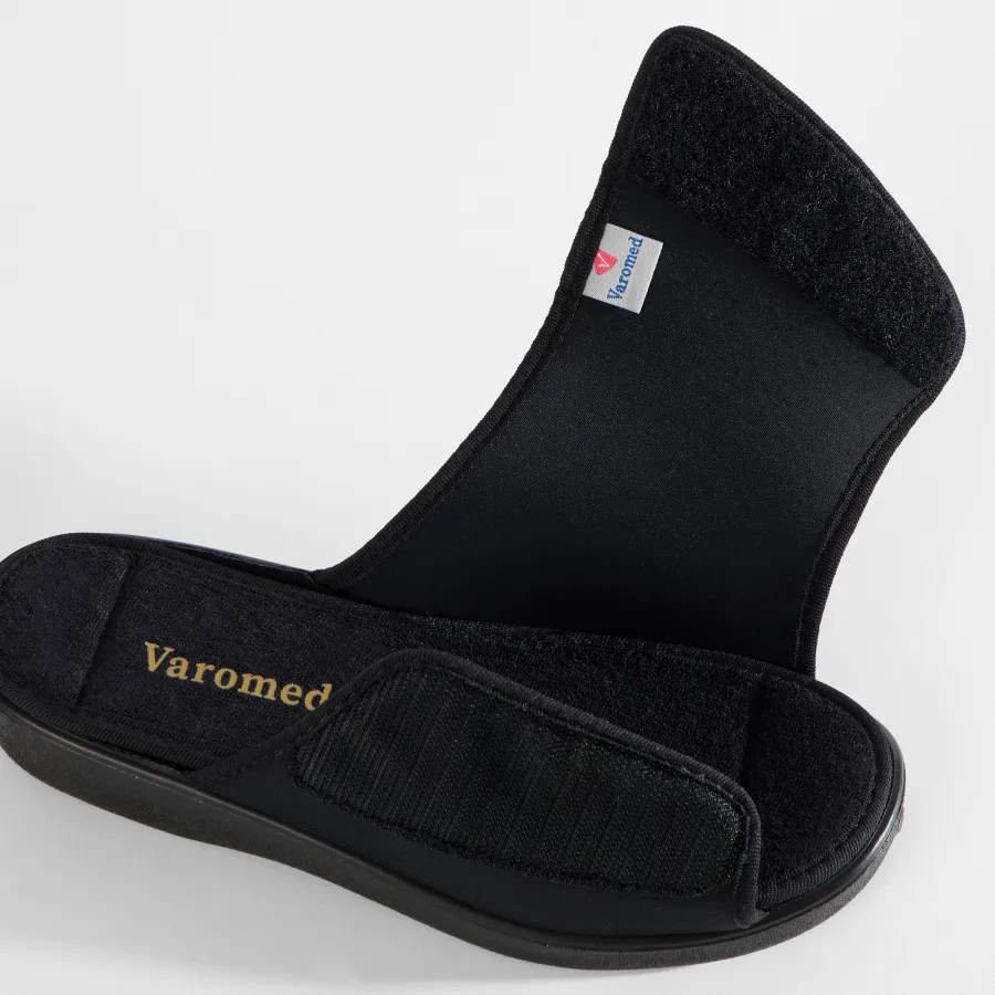 Varomed Verbandpantoffel Valetta in Schwarz - geöffnet