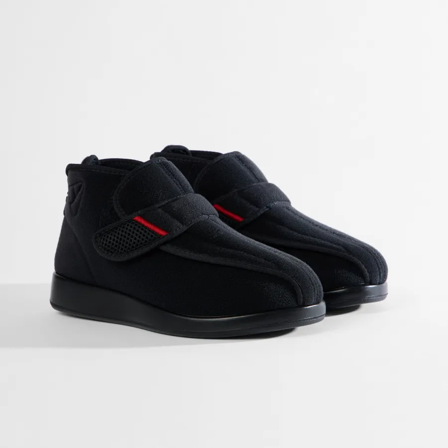 Varomed Meran PREMIUM Black Verbandschuhe in Schwarz - schräge Ansicht