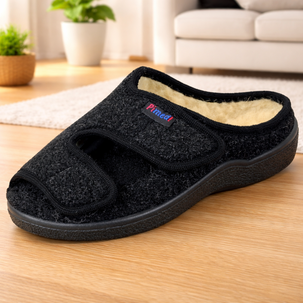 Verbandpantoffel Wollstoff Schwarz schräge Ansicht