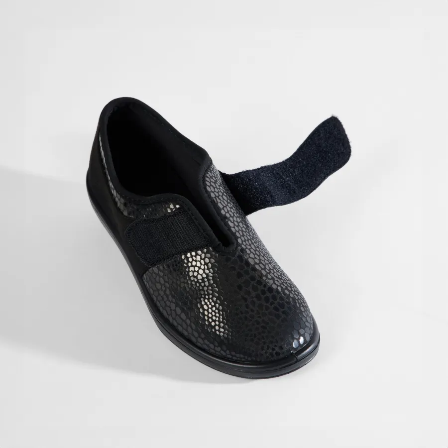 Varomed Como Damenschuh in Schwarz - schräge Ansicht