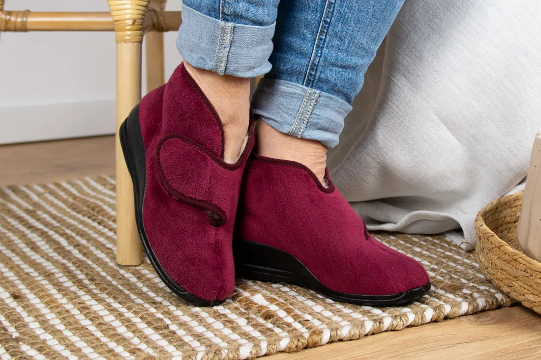 Varomed Bella Damenhausschuhe Schurwolle in Rot - getragen
