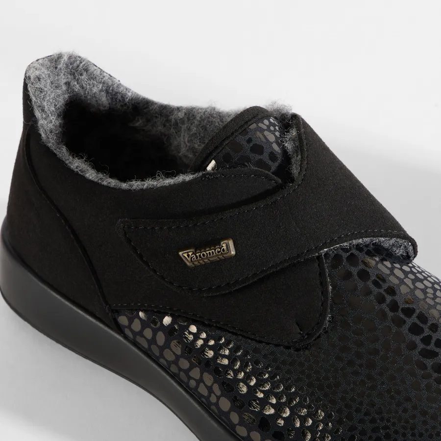 Varomed Zürich WINTER 60817 in Schwarz - schräge Ansicht