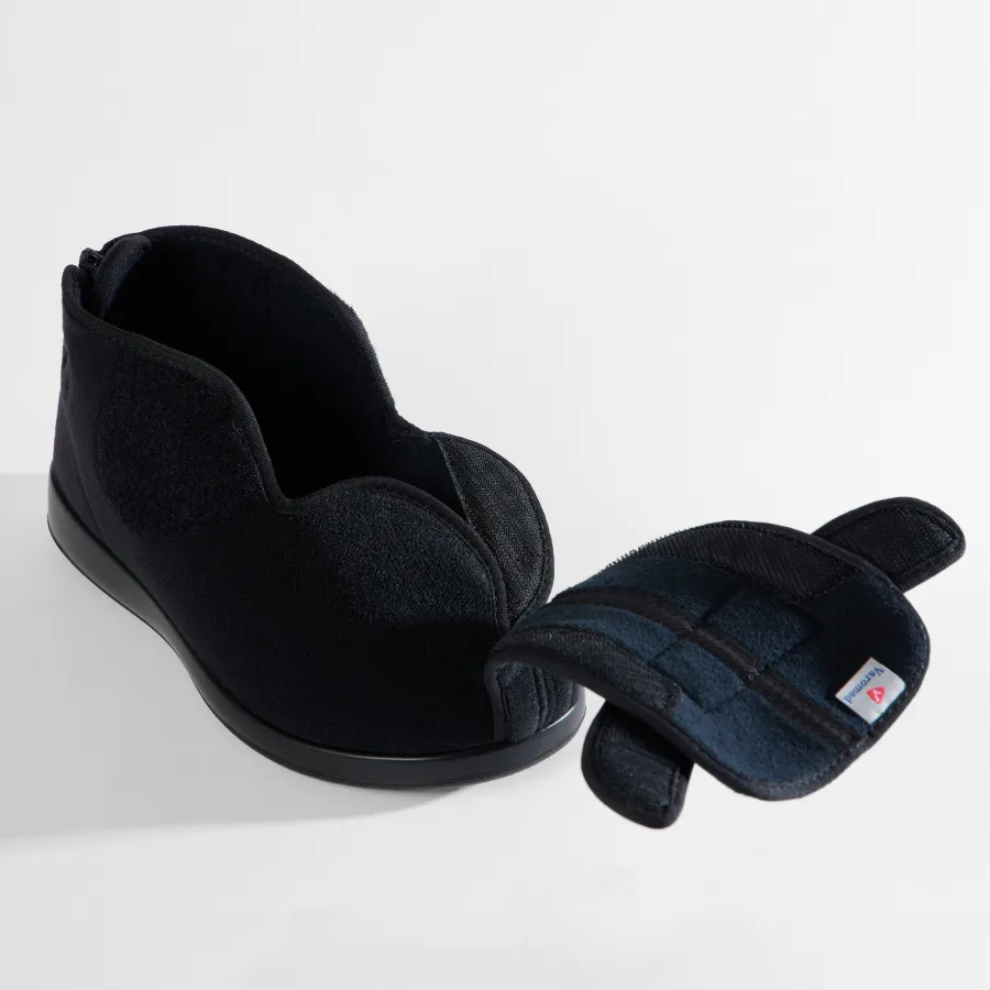 Varomed Meran PREMIUM Black Verbandschuhe in Schwarz - schräge Ansicht