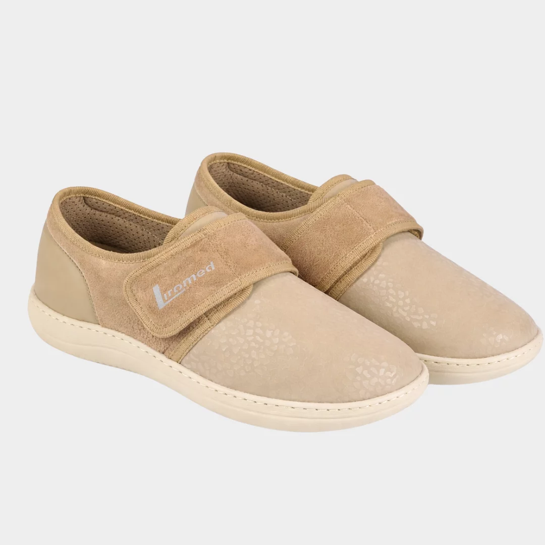 Liromed Straßenschuhe Weite L Sand - schräge Ansicht