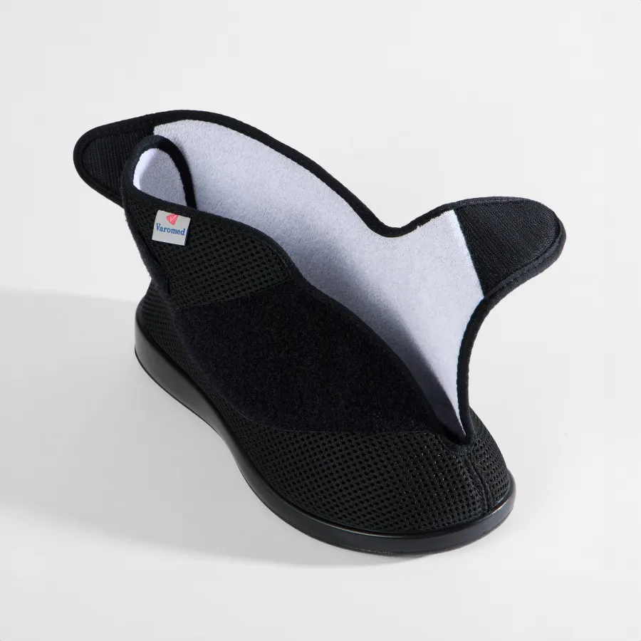 Varomed Florenz mit Heckeinstieg in Schwarz - schräge Ansicht