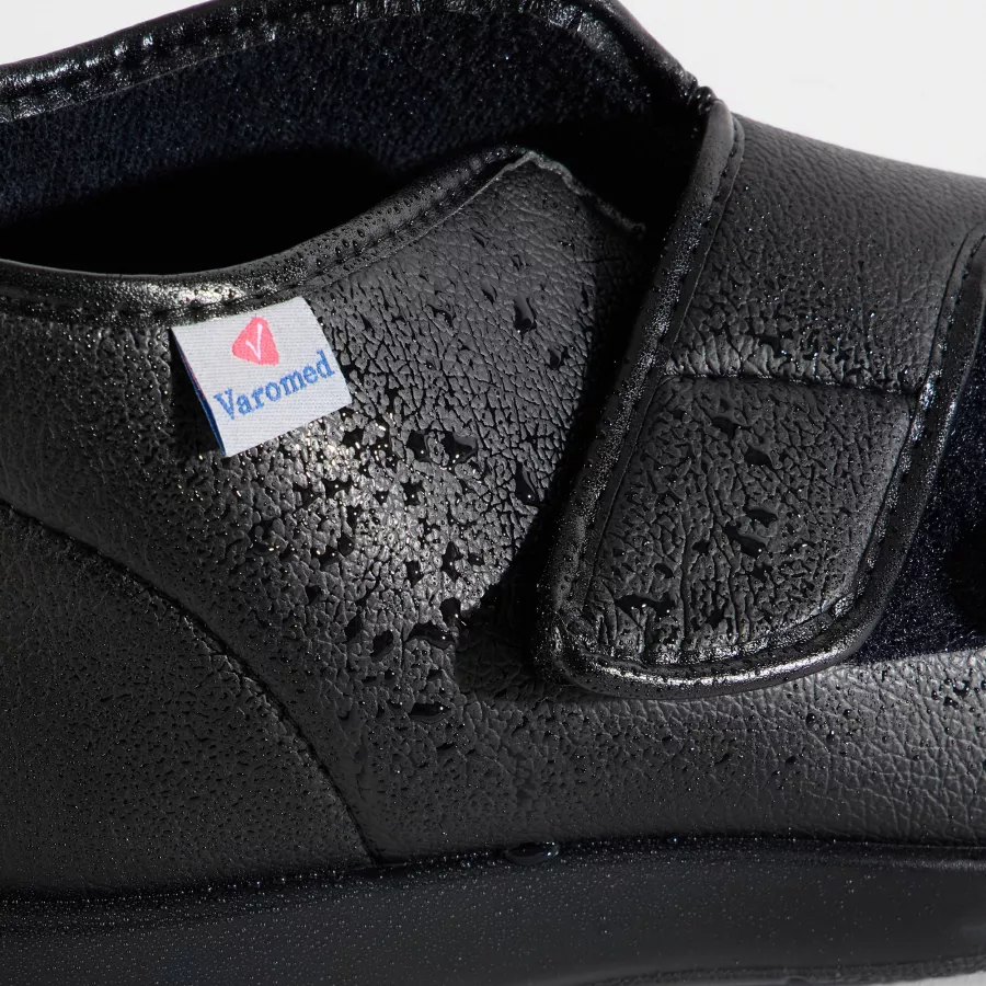 VAROMED London Verbandschuh aus Kunstleder – Detailansicht Klettverschluss und Obermaterial