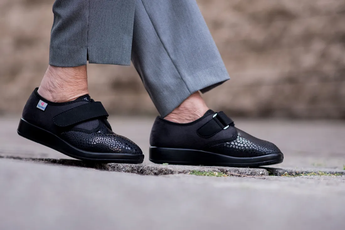 Varomed Zürich Halbschuh in Schwarz - getragen