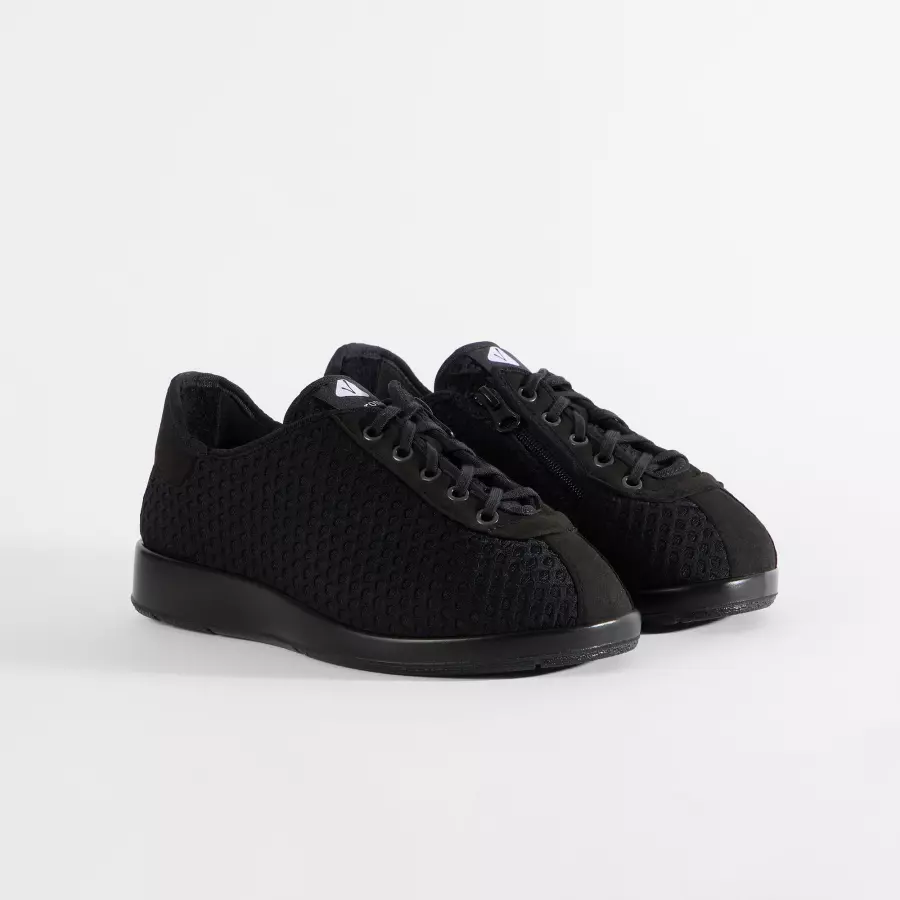 Unisex Schnürhalbschuh Rhodos Weite L Varomed in Schwarz - schräge Ansicht
