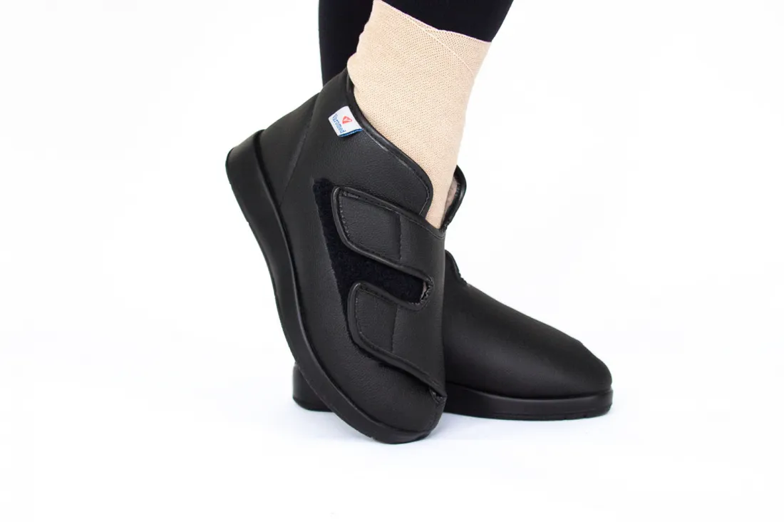 VAROMED London Winter Verbandschuhe als Tragebild – bequeme Passform bei winterlichen Bedingungen