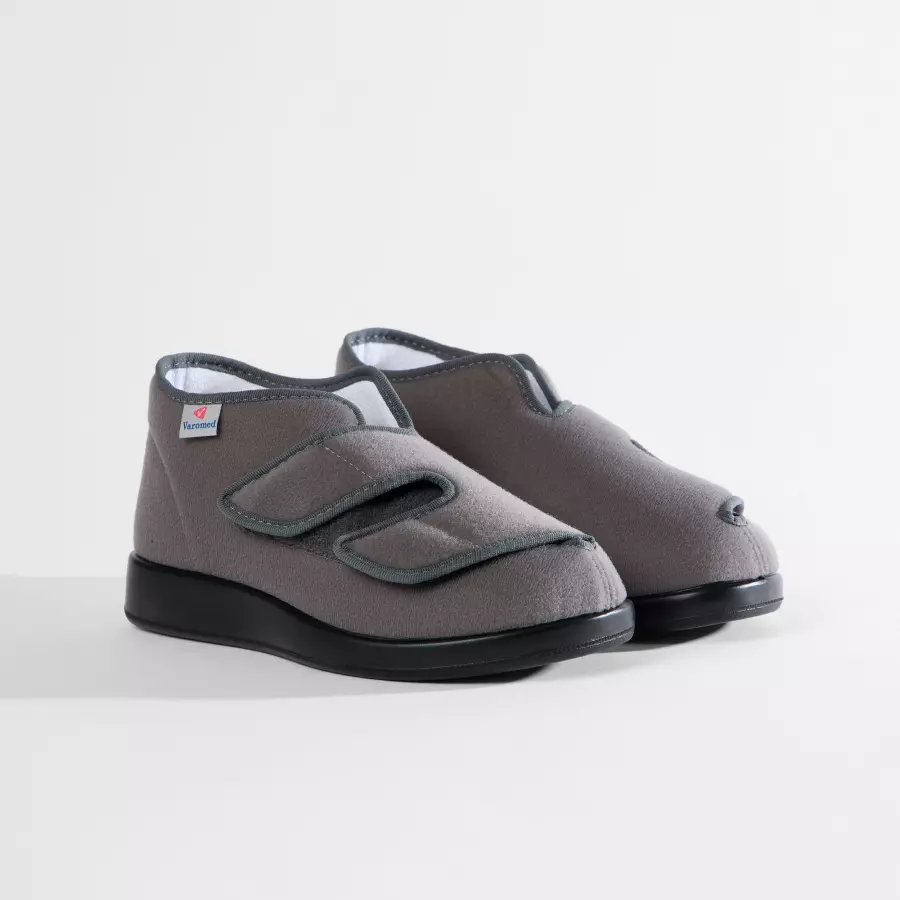 Varomed Genua Weite L 60920 Therapieschuh in Grau - schräge Ansicht