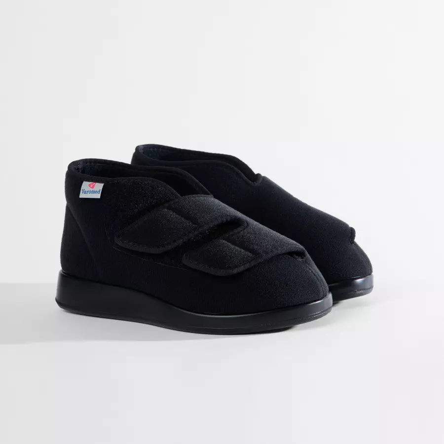 Varomed Verbandschuhe Genua XXL Schwarz - schräge Ansicht