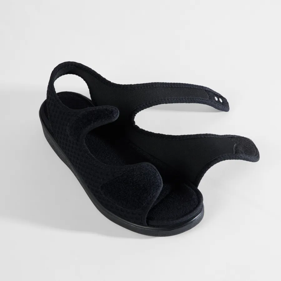 Varomed Klettsandale Mailand Weite L in Schwarz - Schräge Ansicht