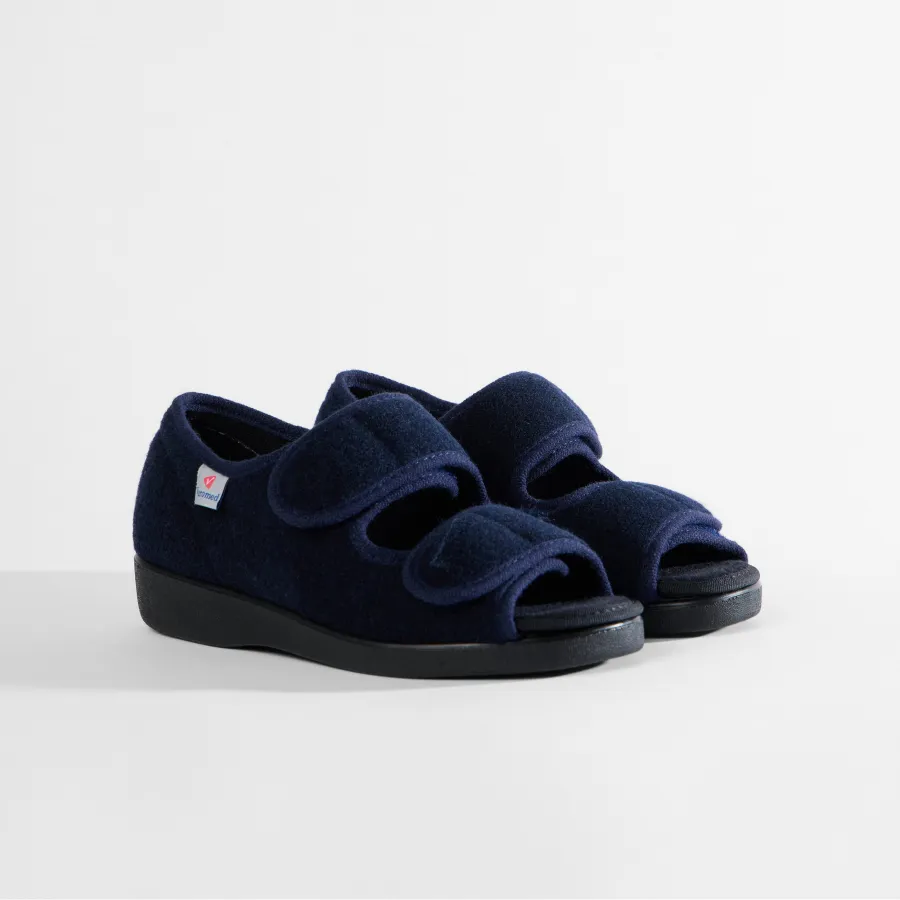 Varomed Stockholm Verbandsandale in Marine - schräge Ansicht
