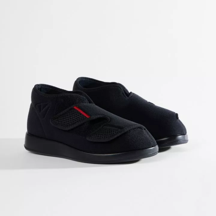 VAROMED Genua Premium Black Edition als Paar – eleganter Verbandschuh mit hochwertigem Obermaterial