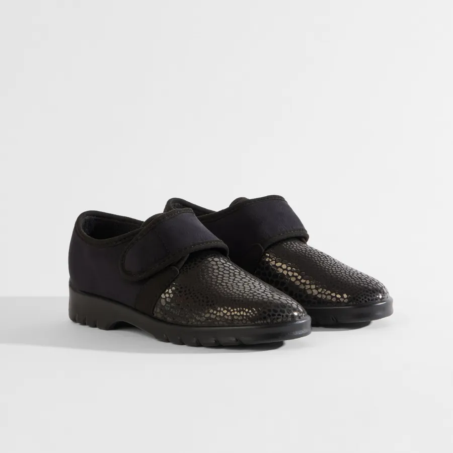 Varomed - Strasbourg Klettslipper in schwarz - schräge Ansicht