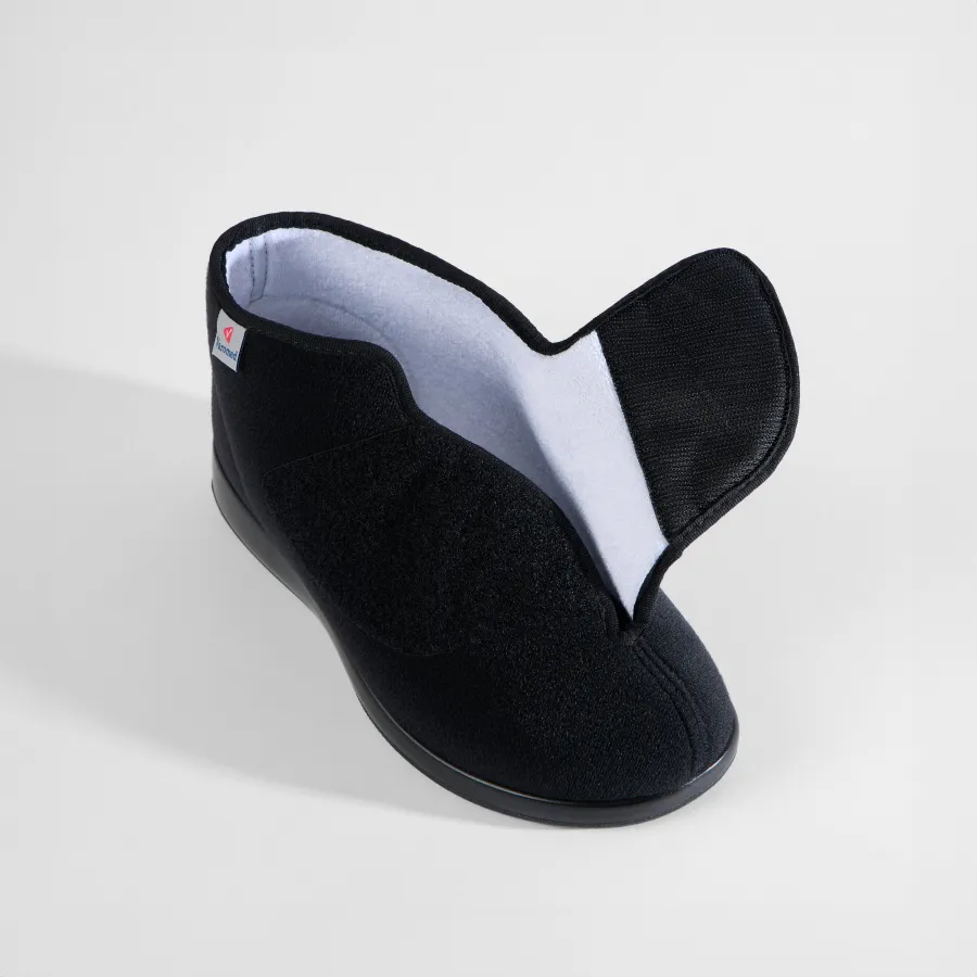 Rom XXL Verbandschuhe Weite R Varomed in Schwarz - schräge Ansicht