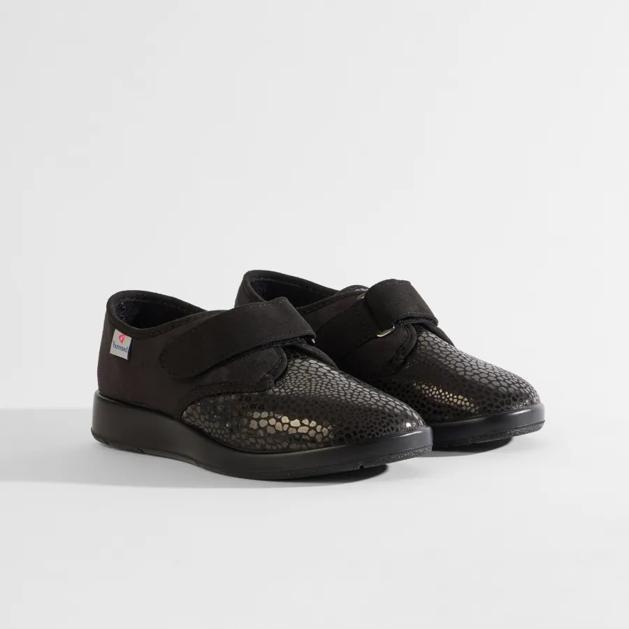 Varomed Zürich Halbschuh in Schwarz - schräge Ansicht